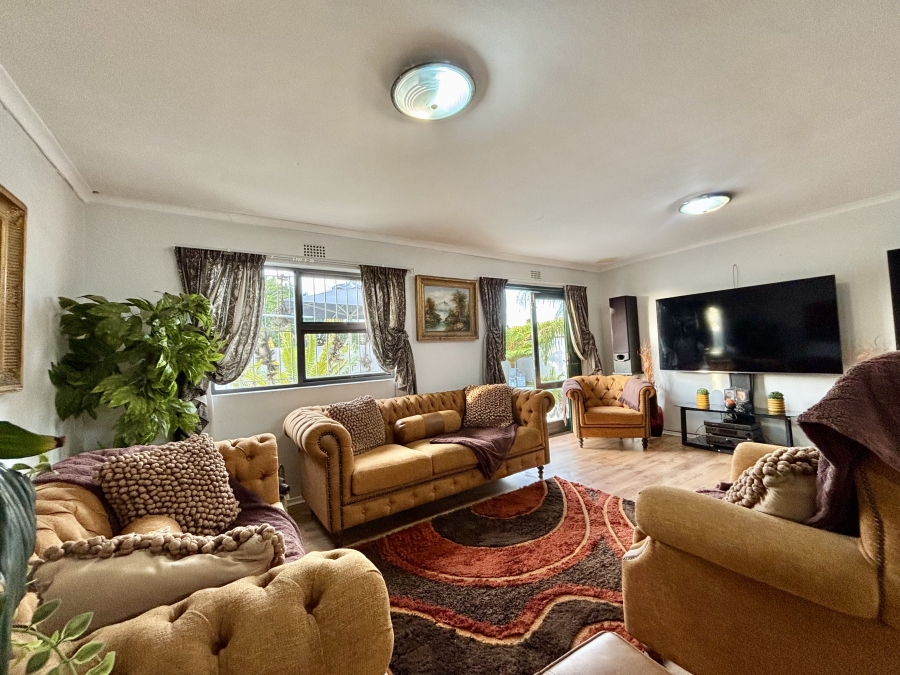 3 Bedroom Property for Sale in Loucharmante Western Cape